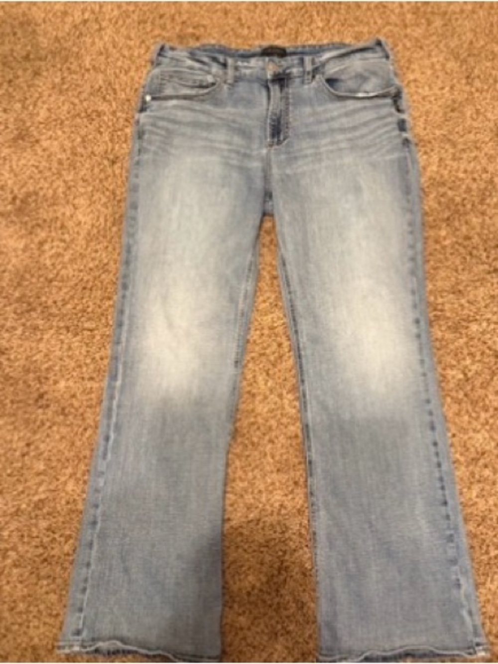 Men’s Silver light wash bootcut jeans
Stretch material. 36x32